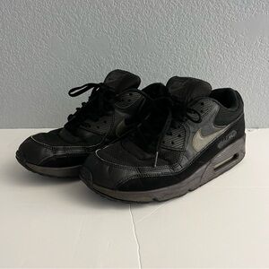 Nike AirMax 90 Black Size 9.5 / EUR 43 (AJ1285-023)